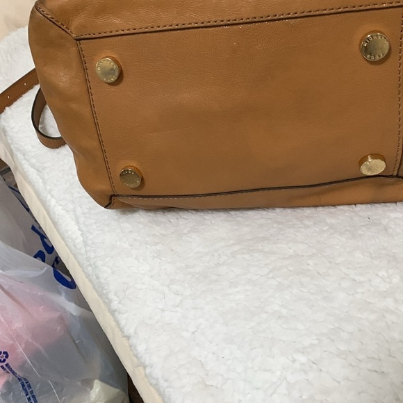 Michael Kors, camel leather tote with gold, zipper detailing and branding - Picture 9 of 13